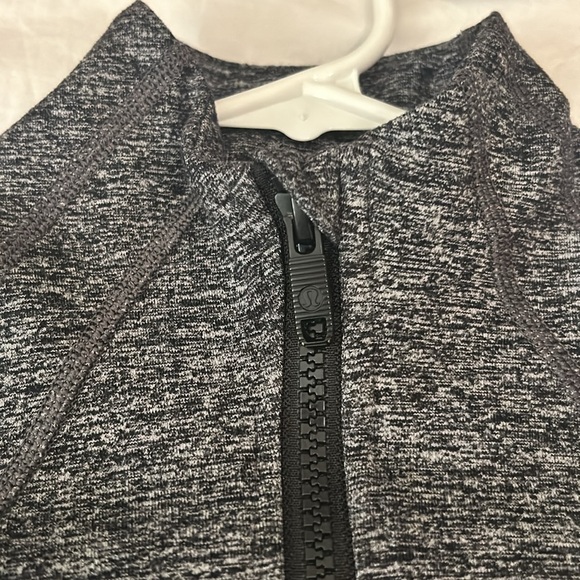 Gray and black lululemon define jacket. Size 4 - Picture 2 of 4